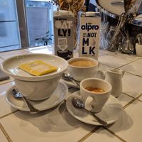 Tee (2,50&euro;), Espresso (2&euro;), Caf&eacute; Crema (2,50&euro;)